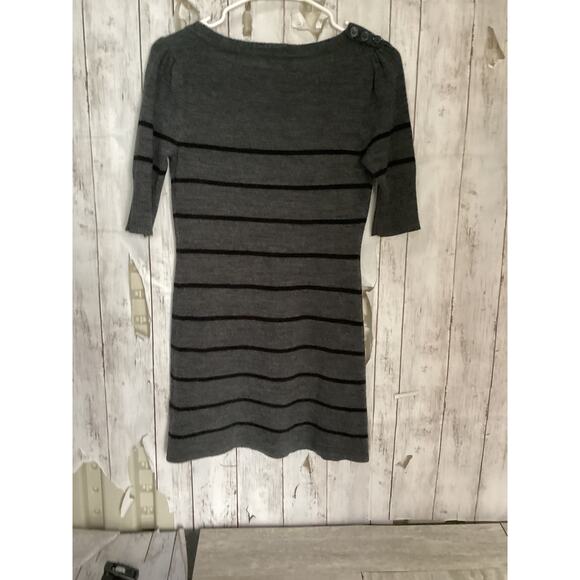 Take Out women's gray and black striped 3/4 sleeve mini sweater dress size -M - Picture 2 of 3